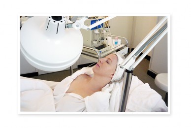 Renee getting a facial skincare procedure
