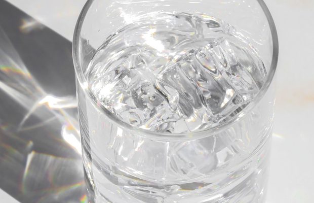 a glass of water with ice in it